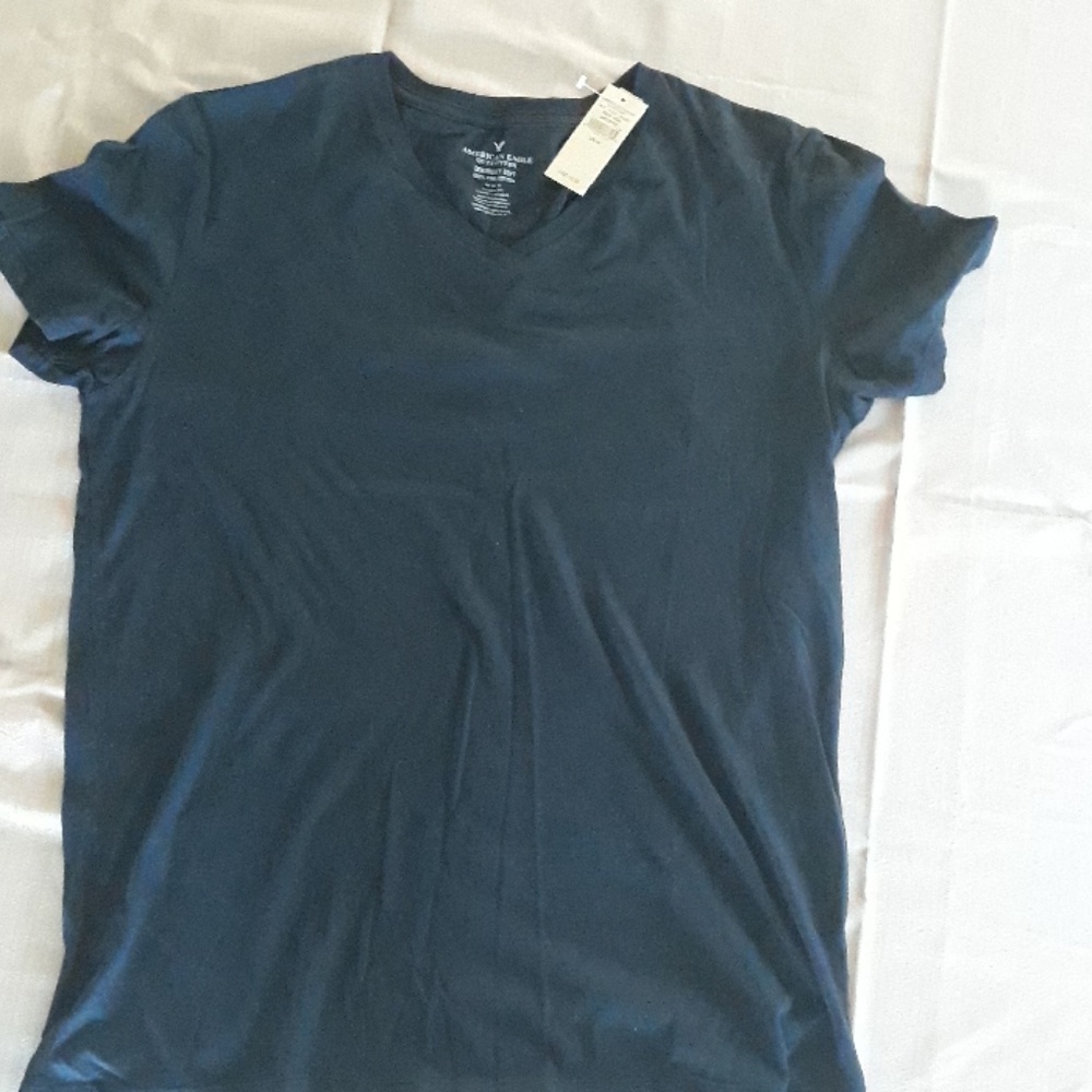 American Eagle tee
